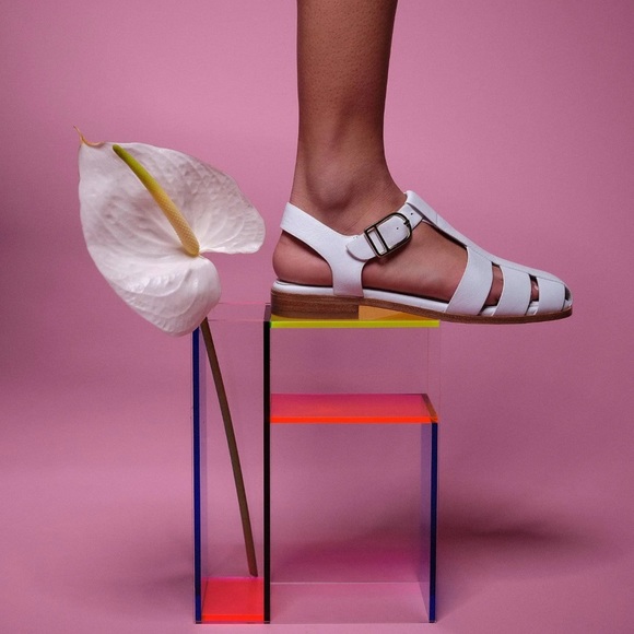 Deltan
Abbey Leather Fisherman Flats - Picture 2 of 16